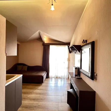 House Kiratsi