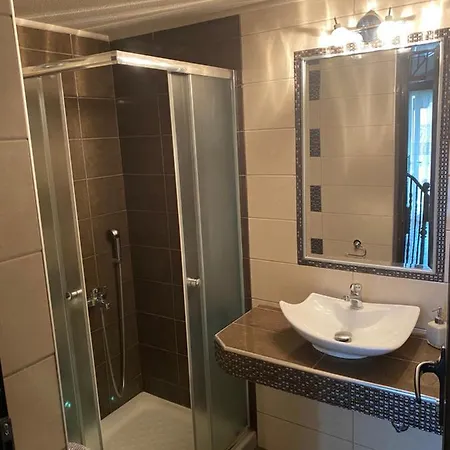 Apartment House Kiratsi