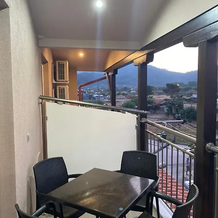 House Kiratsi Apartmán Sarti